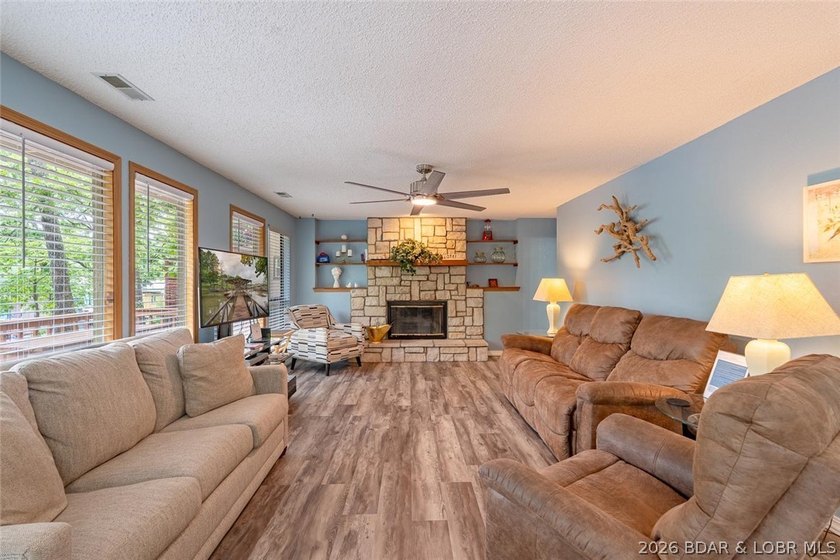 Welcome to lake living at its best! This must-see 3-bedroom - photo 46