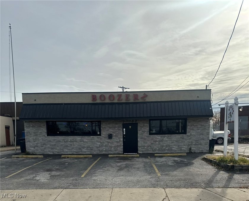 Turnkey Bar &amp; Grill available for purchase, offering a rare - photo 2