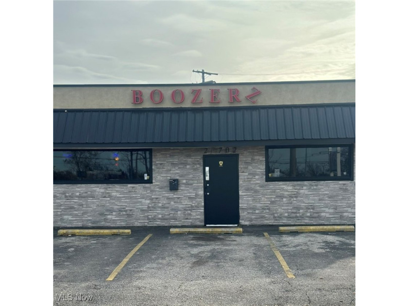 Turnkey Bar &amp; Grill available for purchase, offering a rare - photo 4