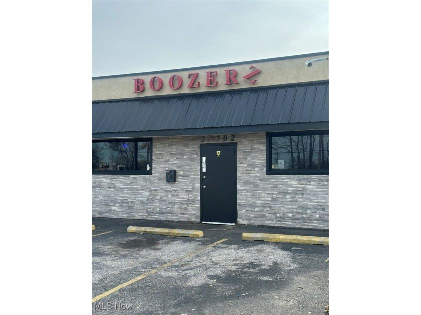 Turnkey Bar &amp; Grill available for purchase, offering a rare - photo 5