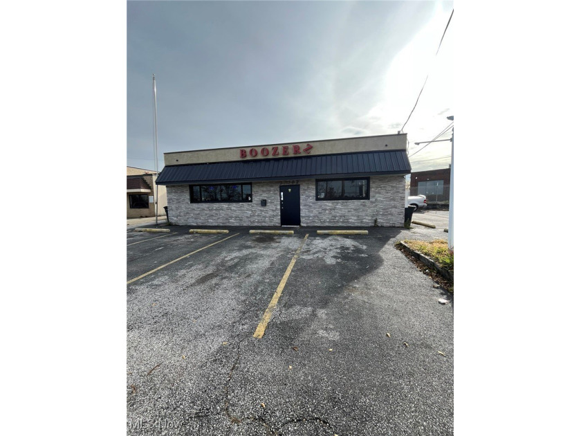 Turnkey Bar &amp; Grill available for purchase, offering a rare - photo 6