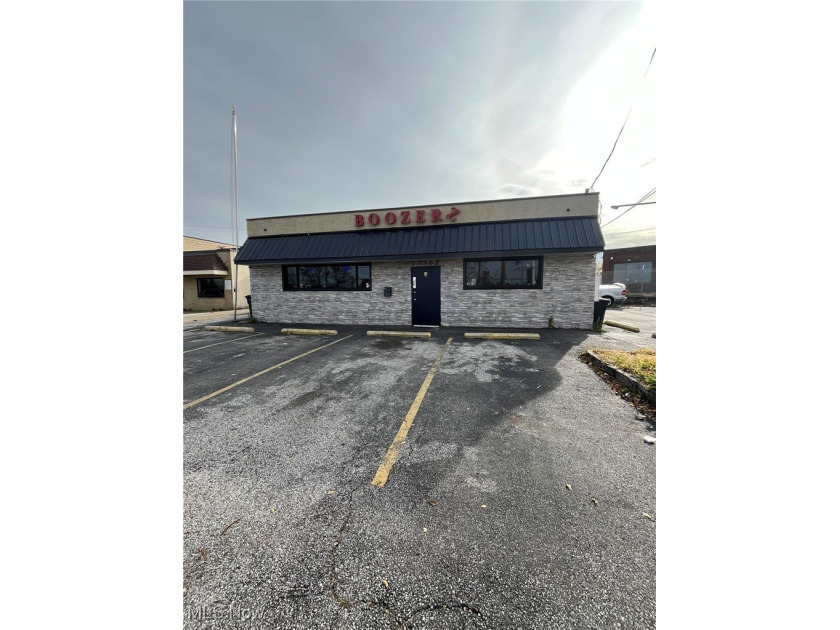 Turnkey Bar &amp; Grill available for purchase, offering a rare - photo 7