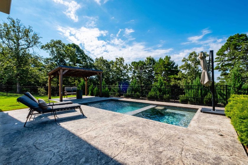 Stunning property on almost 1 acre with views of the Arkansas - photo 49