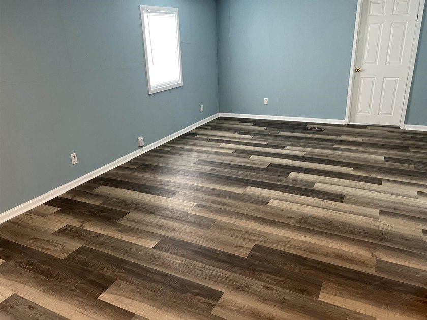 Quiet Living at it's Best! Beautifully remodeled 2Bed/ 1Bath - photo 11