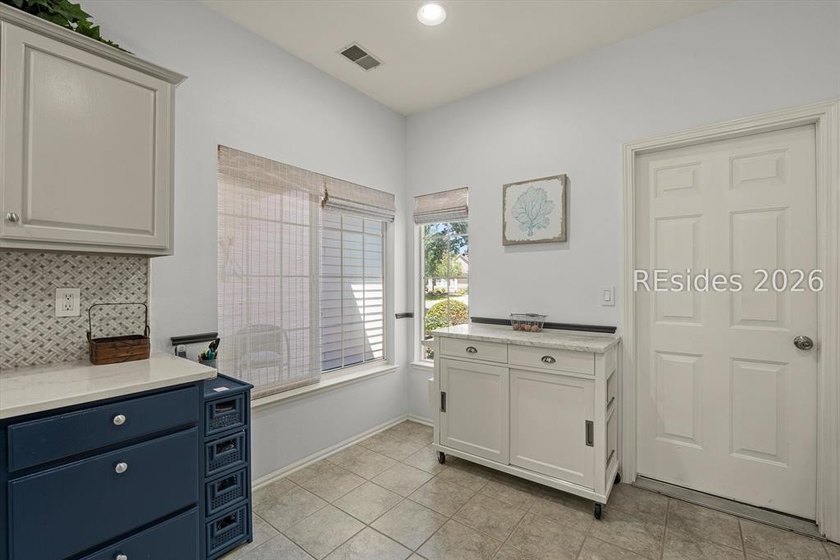 Beautiful open-concept home featuring 2 bedrooms and 2 full - photo 11