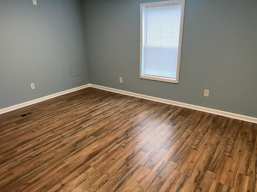 Quiet Living at it's Best! Beautifully remodeled 2Bed/ 1Bath - photo 15