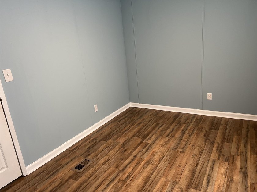 Quiet Living at it's Best! Beautifully remodeled 2Bed/ 1Bath - photo 16