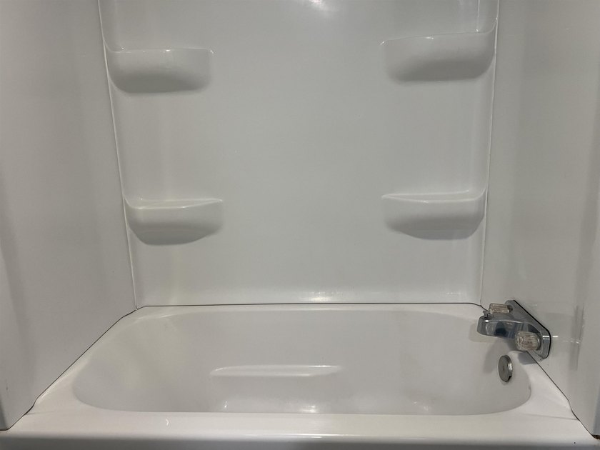Quiet Living at it's Best! Beautifully remodeled 2Bed/ 1Bath - photo 19