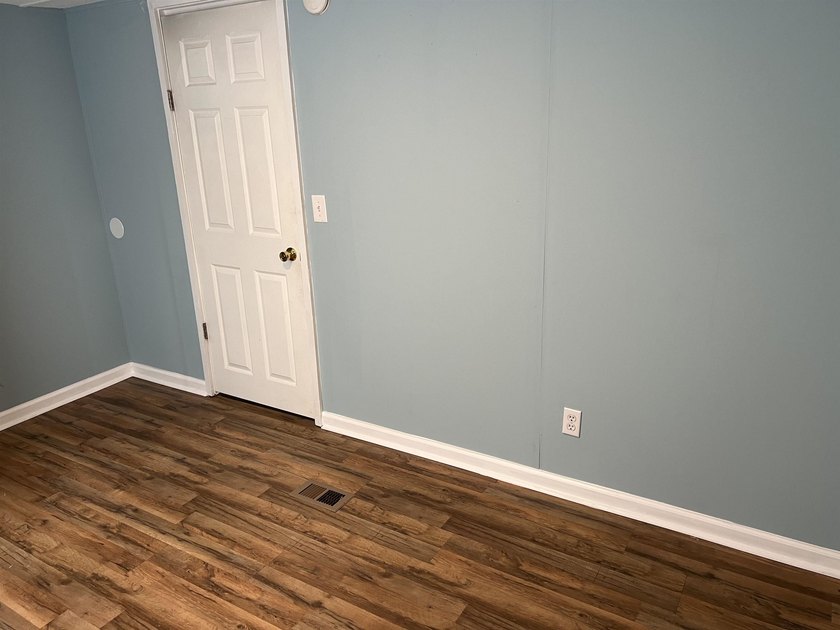 Quiet Living at it's Best! Beautifully remodeled 2Bed/ 1Bath - photo 20