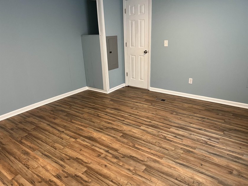 Quiet Living at it's Best! Beautifully remodeled 2Bed/ 1Bath - photo 21