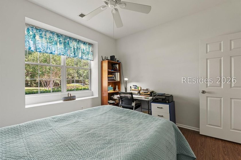 Beautiful open-concept home featuring 2 bedrooms and 2 full - photo 21