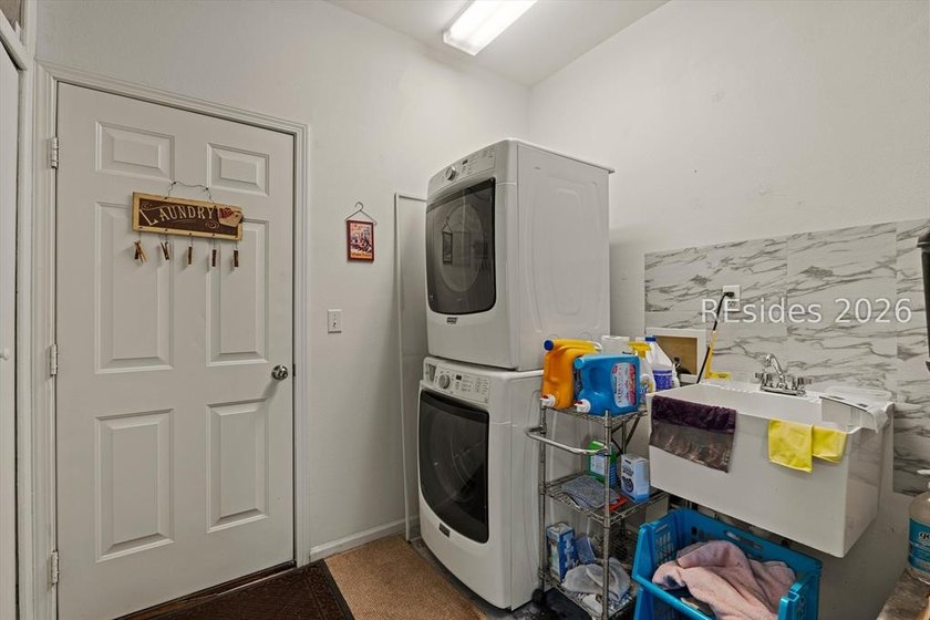 Beautiful open-concept home featuring 2 bedrooms and 2 full - photo 24