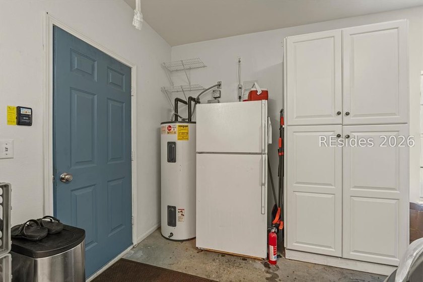 Beautiful open-concept home featuring 2 bedrooms and 2 full - photo 25