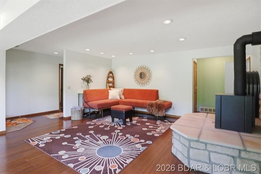 Tucked into the trees on over 8 acres at the 47MM in cove, this - photo 29