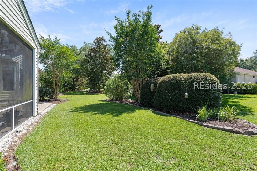 Beautiful open-concept home featuring 2 bedrooms and 2 full - photo 31