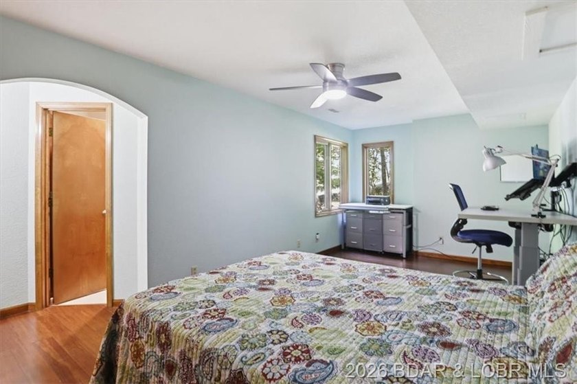Tucked into the trees on over 8 acres at the 47MM in cove, this - photo 36