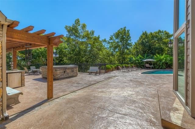 Welcome home to this exceptional family estate offering - photo 45