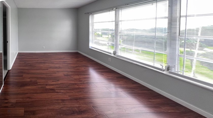 Exceptional value!! Bright, spacious Apt w/open layout, fresh - photo 13