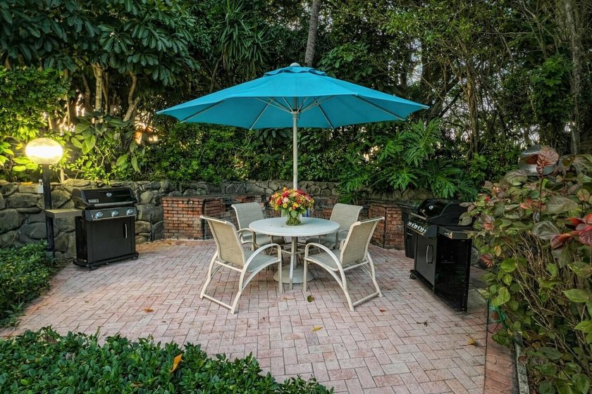 Exceptional value!! Bright, spacious Apt w/open layout, fresh - photo 16