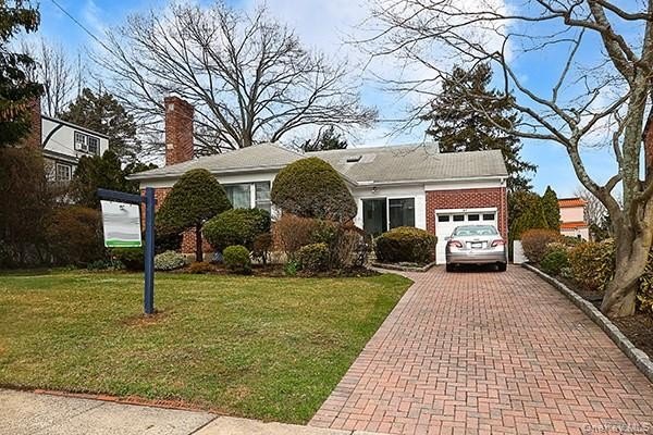Location to all! Walk to shopping, dining, schools, LIRR - photo 2