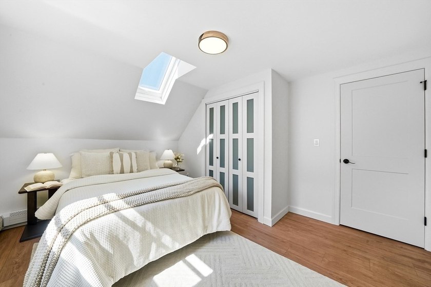 Welcome to this meticulously renovated four-bedroom Colonial - photo 13