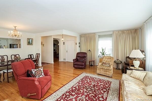 Location to all! Walk to shopping, dining, schools, LIRR - photo 8