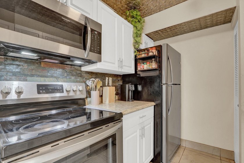 Welcome to 2116 Sherwood Forest #28, a charming 2-bedroom - photo 19