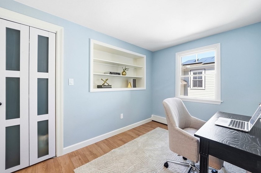 Welcome to this meticulously renovated four-bedroom Colonial - photo 20