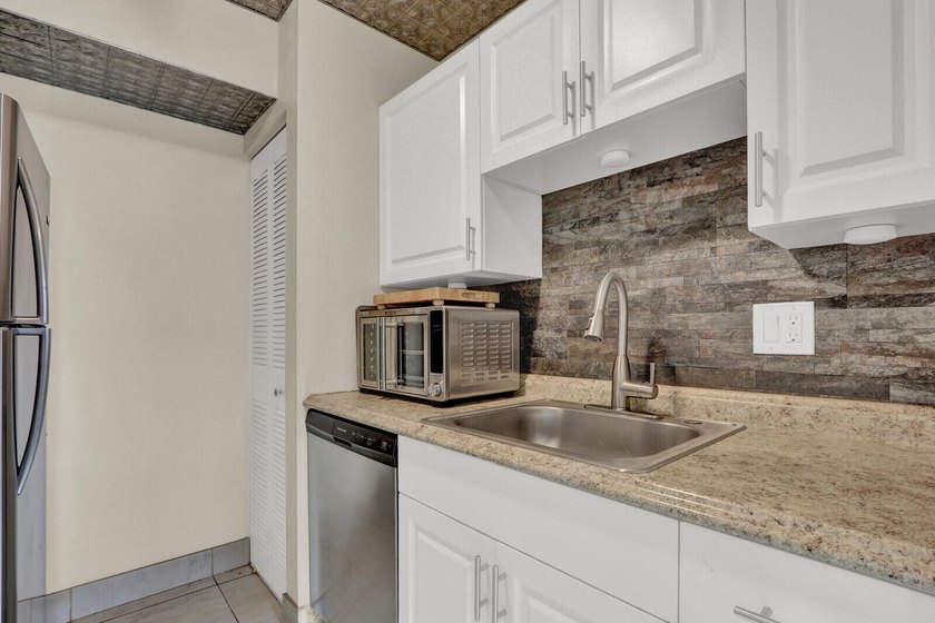 Welcome to 2116 Sherwood Forest #28, a charming 2-bedroom - photo 20