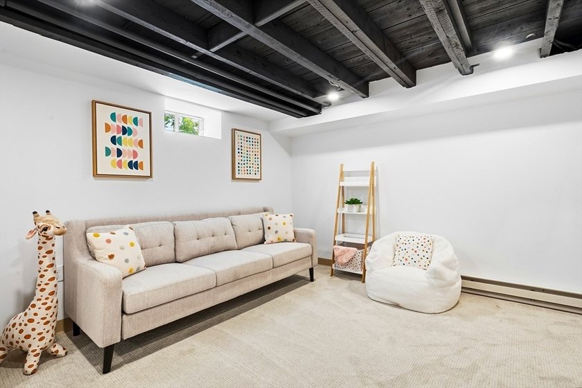 Welcome to this meticulously renovated four-bedroom Colonial - photo 27