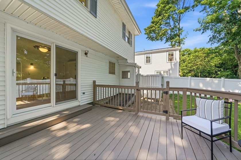 Welcome to this meticulously renovated four-bedroom Colonial - photo 28