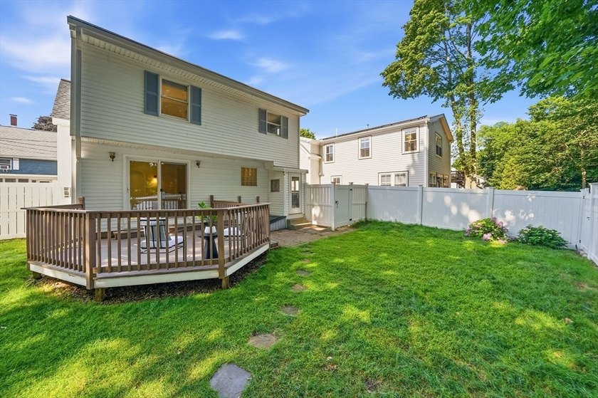 Welcome to this meticulously renovated four-bedroom Colonial - photo 33