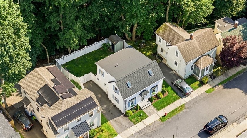 Welcome to this meticulously renovated four-bedroom Colonial - photo 34