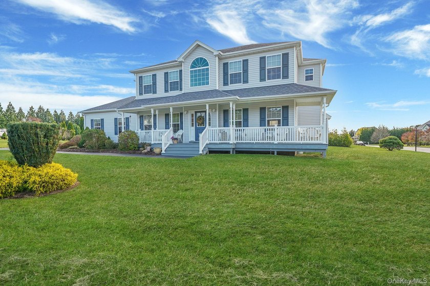 Stunning 4-Bedroom Colonial in Grand Manor Estates, East - photo 2