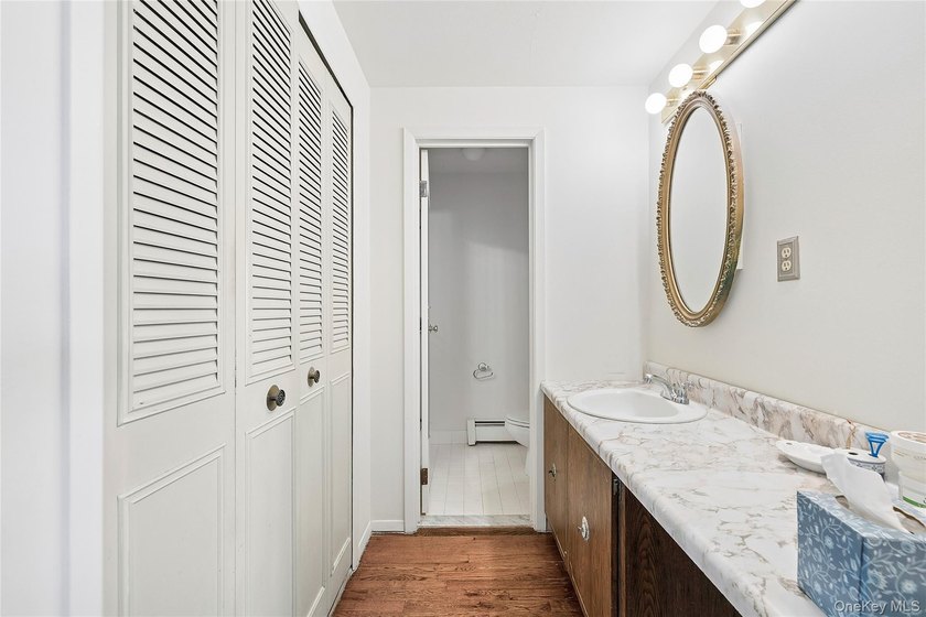 Welcome to 7 Stirrup Lane, a light-filled home on a beautiful - photo 15