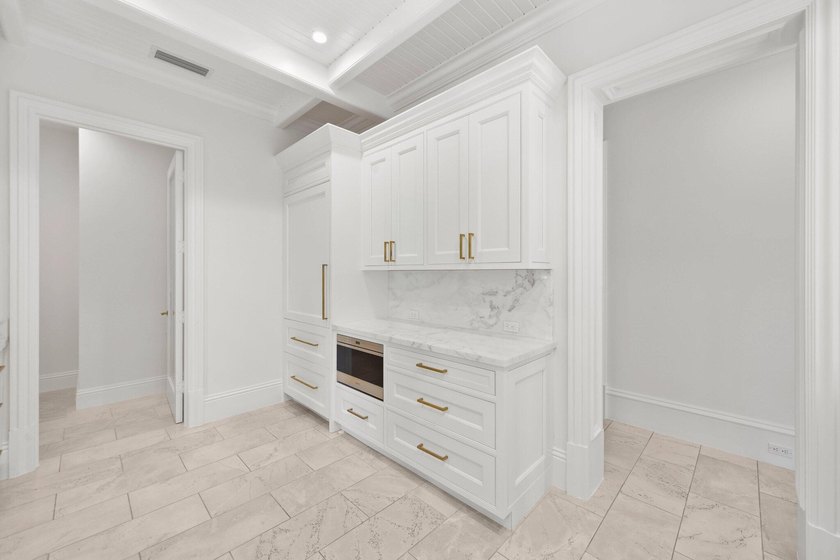 Experience casual sophistication in this exceptional 4-bedroom - photo 15
