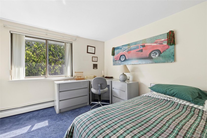 Welcome to 7 Stirrup Lane, a light-filled home on a beautiful - photo 17