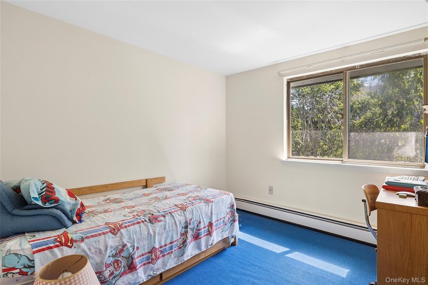 Welcome to 7 Stirrup Lane, a light-filled home on a beautiful - photo 20