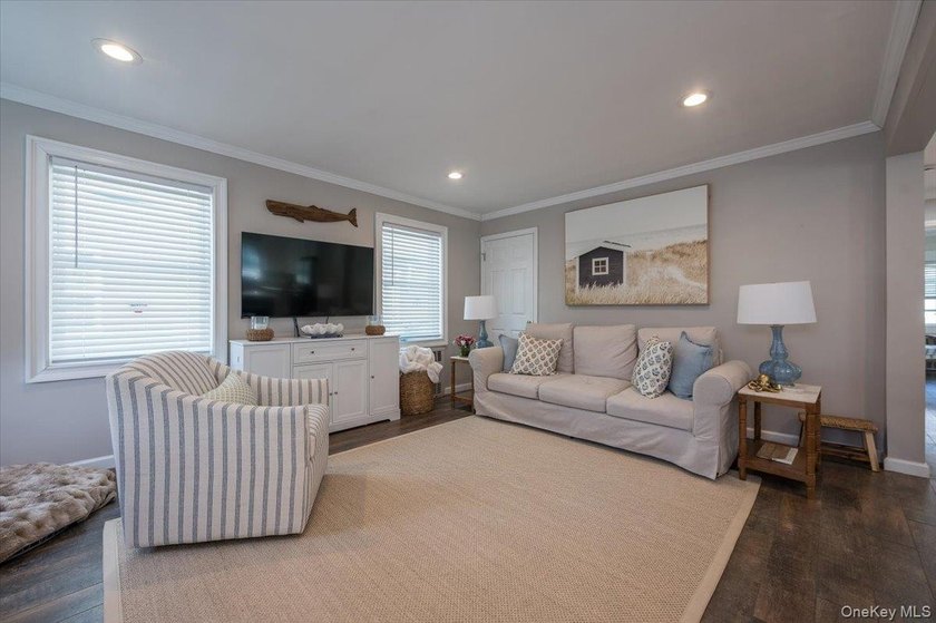 Absolutely pristine Legal two-family in Long Beach - recently - photo 3