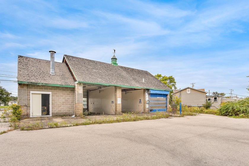 Opportunity to own a mixed use property on US Route 1 in Kittery - photo 3