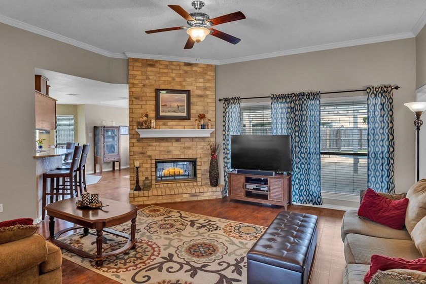 Welcome to 2409 Twin Oak Drive, a beautifully maintained home - photo 6