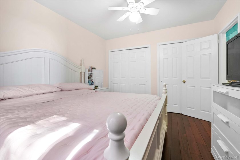 Bright &amp; Spacious 2-Bedroom Co-op in Prime North Flushing - Low - photo 8