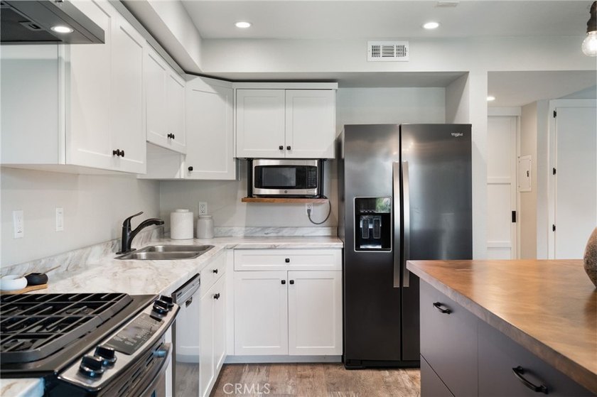 Welcome home to a one-of-a-kind custom floor plan in one of Pier - photo 12