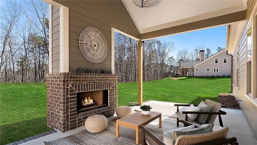 Here's your rare opportunity to own a stunning 4 bed 3 bath - photo 16