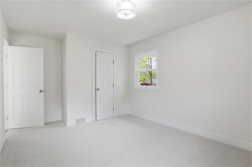 MOVE IN READY 3-bedroom, 1.5-bath ranch with a 1-car garage and - photo 17