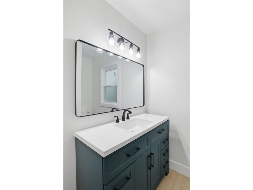 MOVE IN READY 3-bedroom, 1.5-bath ranch with a 1-car garage and - photo 18
