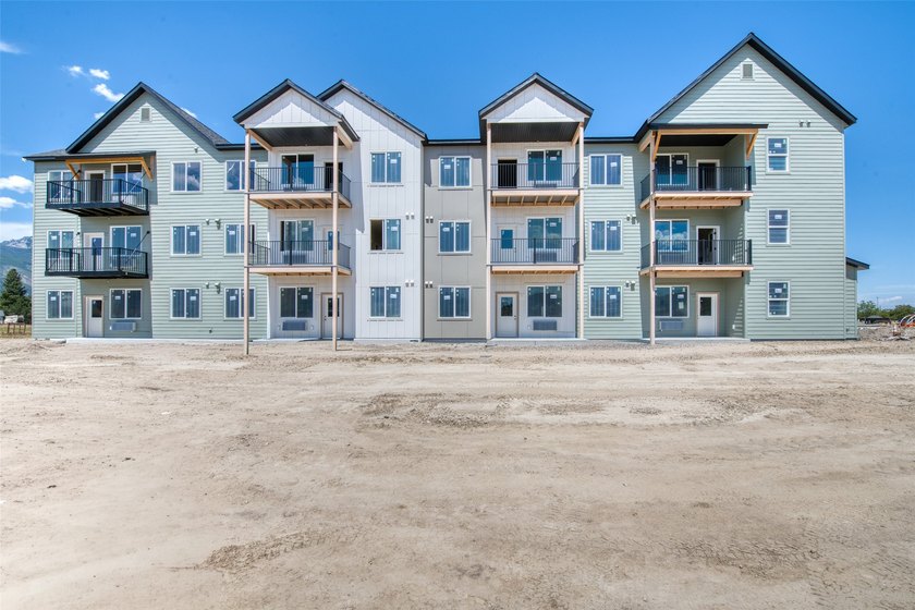 Experience the ease of condominium living in the Bitterroot - photo 2