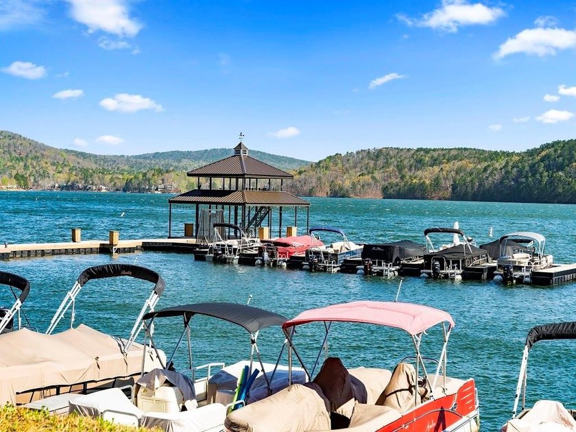 Here's your rare opportunity to own a stunning 4 bed 3 bath - photo 31