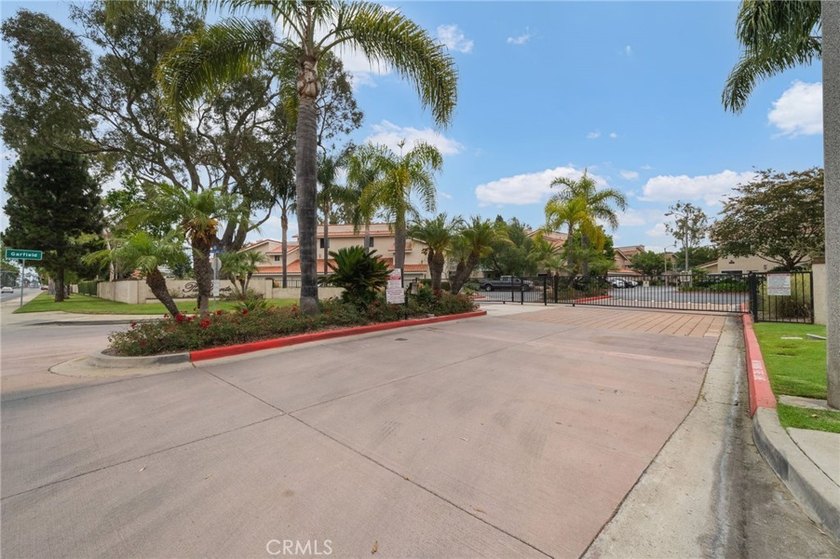 Welcome home to a one-of-a-kind custom floor plan in one of Pier - photo 31