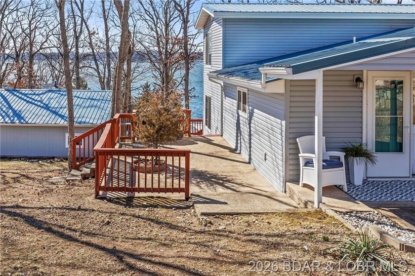 Newer metal roof, gutters &amp; downspouts, newer vinyl siding - photo 41